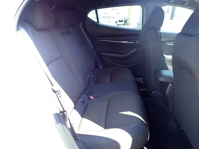 MAZDA3 ファストバック(マツダ)の車両写真