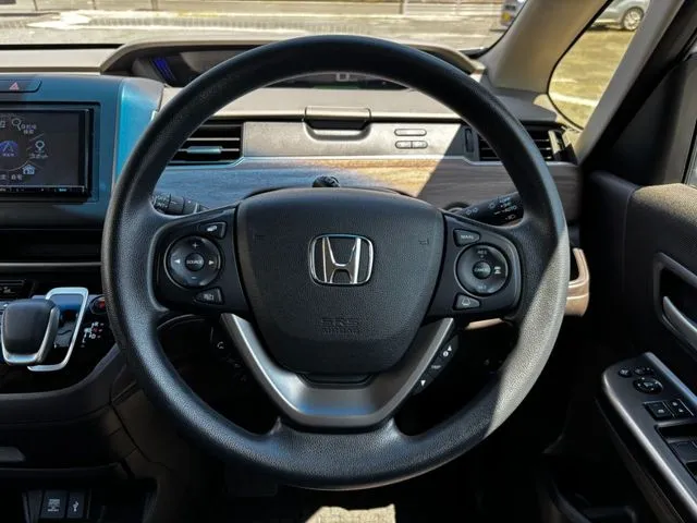 フリード ハイブリッド(ホンダ)の車両写真