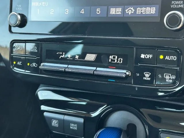 プリウス(トヨタ)の車両写真
