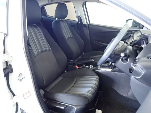 MAZDA2(マツダ)の車両写真