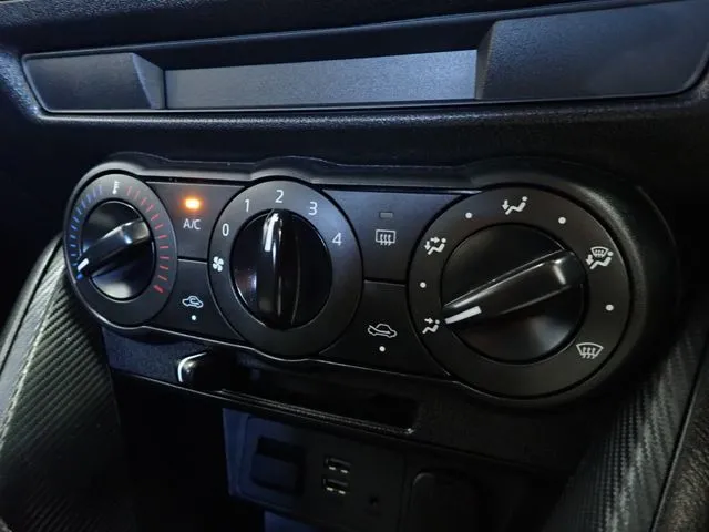 MAZDA2(マツダ)の車両写真