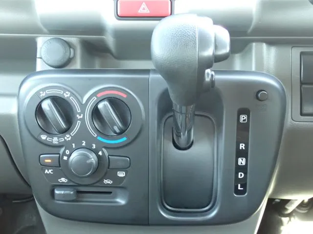 NV100クリッパー(ニッサン)の車両写真
