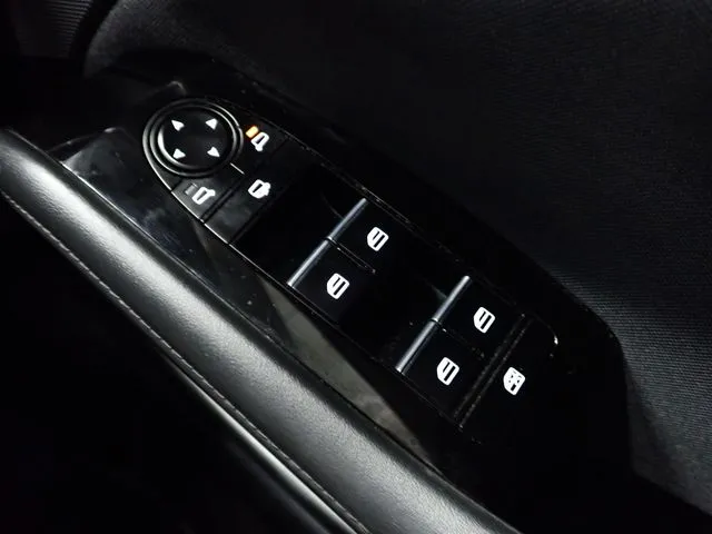 ＭＡＺＤＡ３　セダン（マツダ）の車両写真