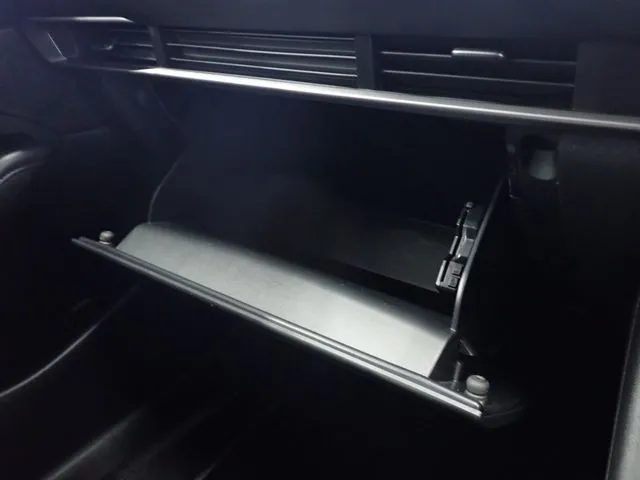 ＭＡＺＤＡ３　セダン（マツダ）の車両写真