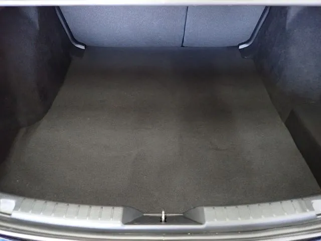 ＭＡＺＤＡ３　セダン（マツダ）の車両写真