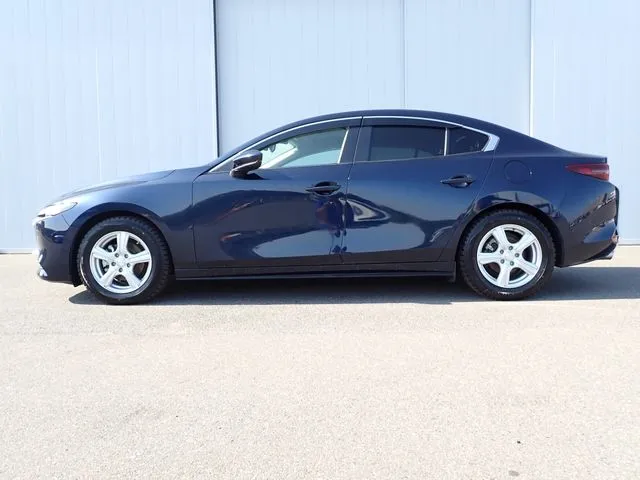 ＭＡＺＤＡ３　セダン（マツダ）の車両写真