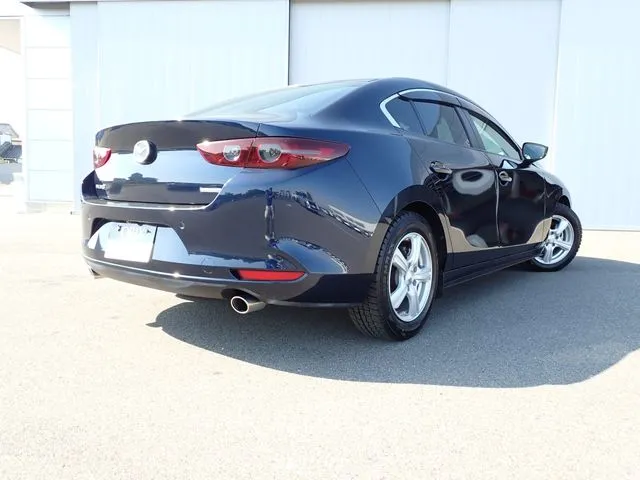 ＭＡＺＤＡ３　セダン（マツダ）の車両写真