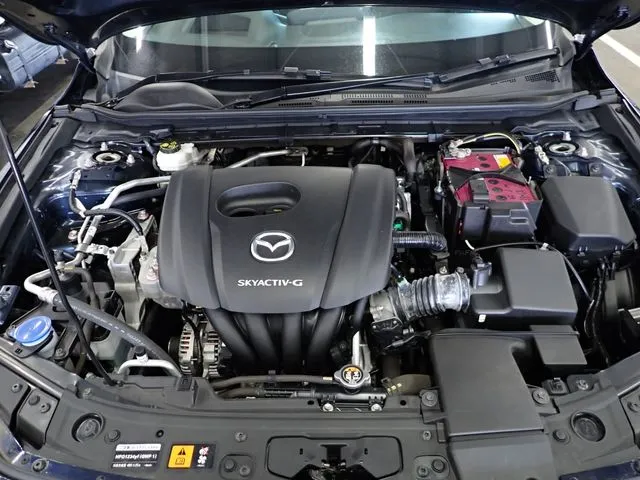 ＭＡＺＤＡ３　セダン（マツダ）の車両写真