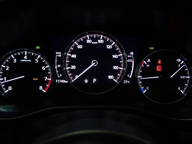 ＭＡＺＤＡ３　セダン（マツダ）の車両写真