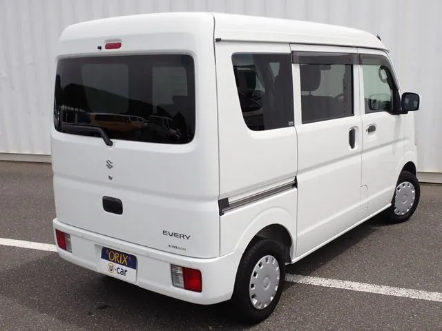 エブリイバン（スズキ）の車両写真