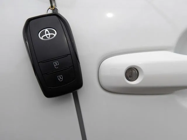 プリウス　４ＷＤ（トヨタ）の車両写真