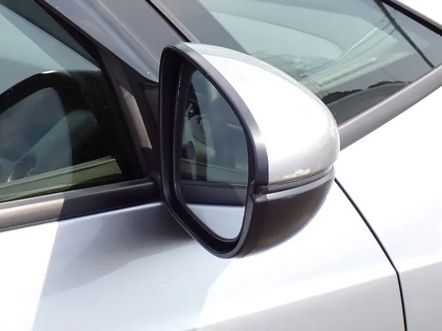 フィット　ｅ：ＨＥＶ（ホンダ）の車両写真