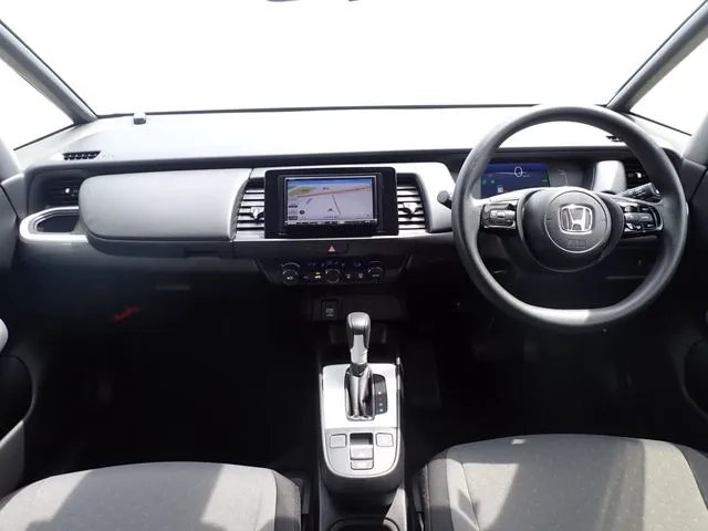 フィット　ｅ：ＨＥＶ（ホンダ）の車両写真