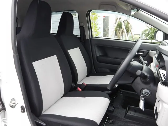 ミラ イース 4WD(ダイハツ)の車両写真