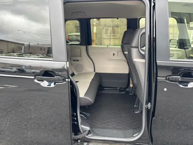 N BOX(ホンダ)の車両写真