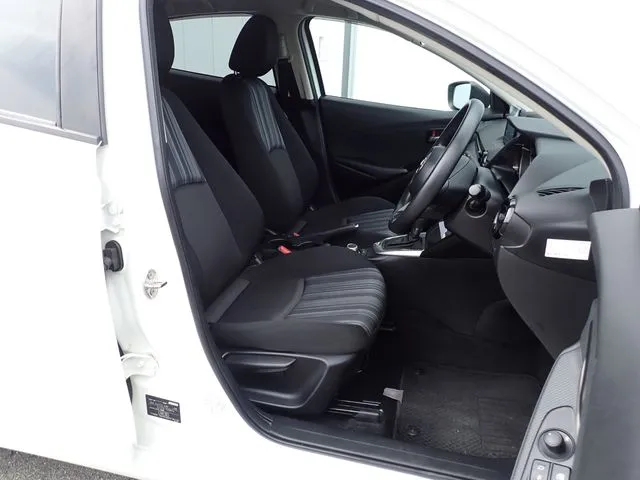 MAZDA2(マツダ)の車両写真
