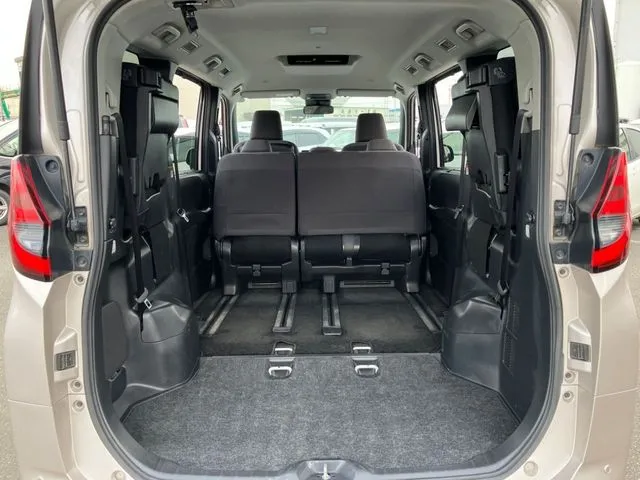 ノア 4WD(トヨタ)の車両写真