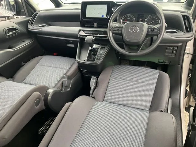 ノア 4WD(トヨタ)の車両写真