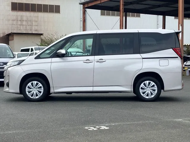 ノア 4WD(トヨタ)の車両写真