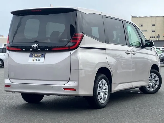 ノア 4WD(トヨタ)の車両写真