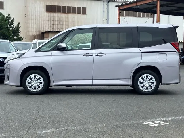 ノア 4WD(トヨタ)の車両写真