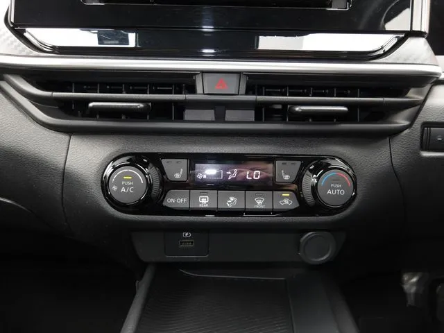 ノート 4WD(ニッサン)の車両写真