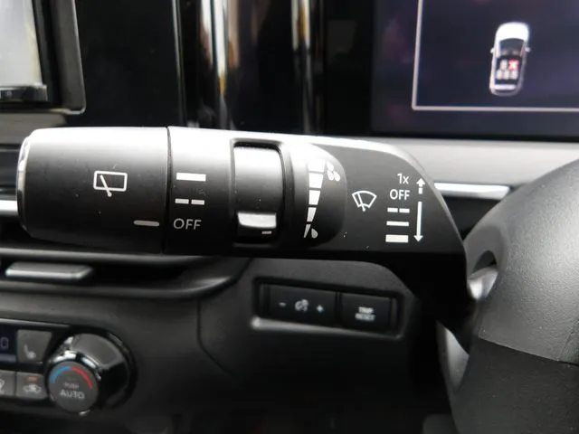 ノート 4WD(ニッサン)の車両写真