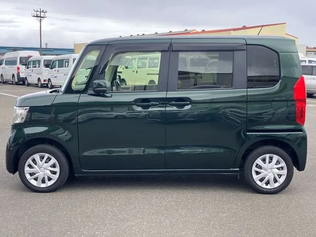 ホンダ　Ｎ　ＢＯＸ　４ＷＤ