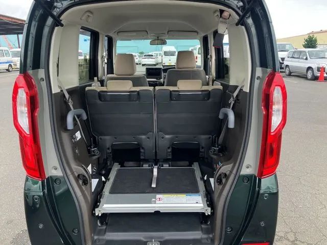 ホンダ　Ｎ　ＢＯＸ　４ＷＤ