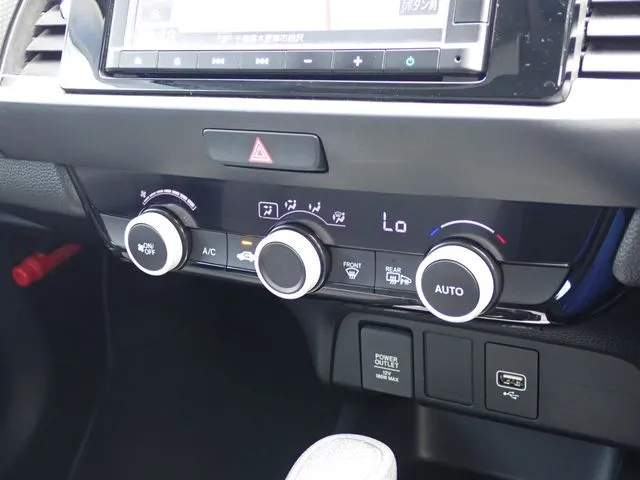 フィット e:HEV 4WD(ホンダ)の車両写真