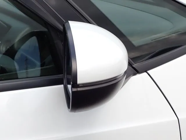 フィット e:HEV 4WD(ホンダ)の車両写真