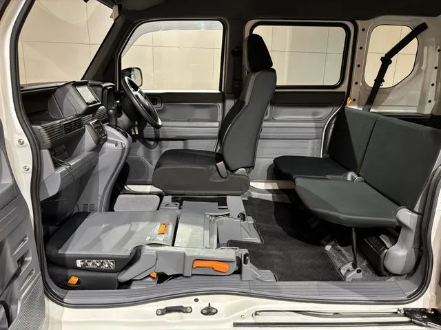 N-VAN 4WD(ホンダ)の車両写真