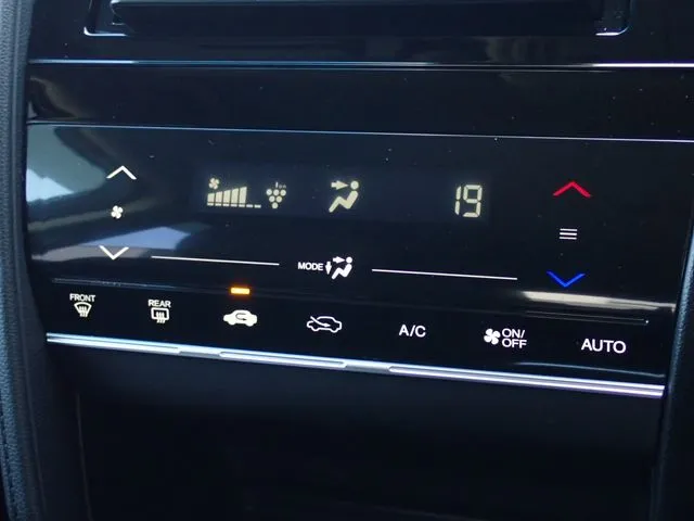 シャトル　ハイブリッド（ホンダ）の車両写真