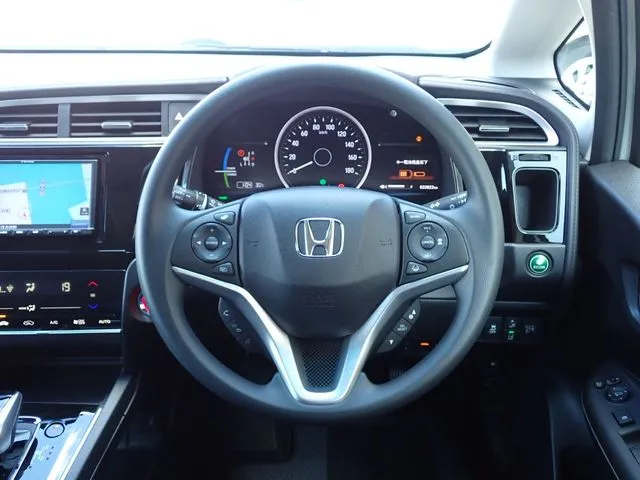 シャトル　ハイブリッド（ホンダ）の車両写真