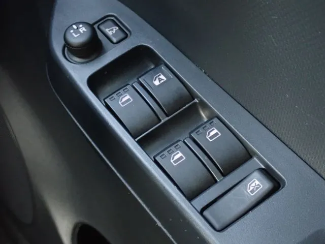ミラ イース(ダイハツ)の車両写真