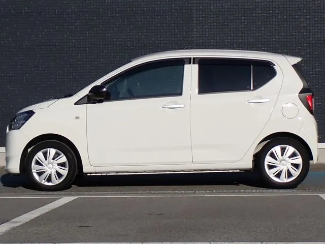 ミラ イース(ダイハツ)の車両写真