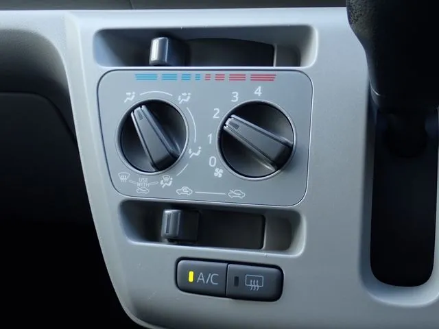 ミラ イース(ダイハツ)の車両写真