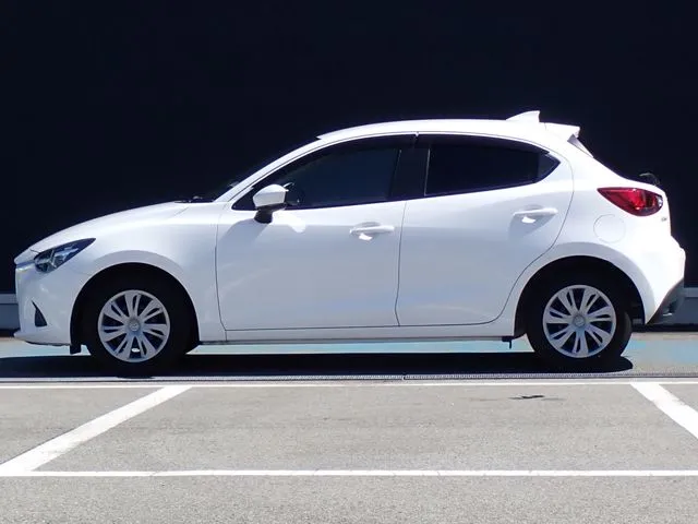 デミオ（マツダ）の車両写真