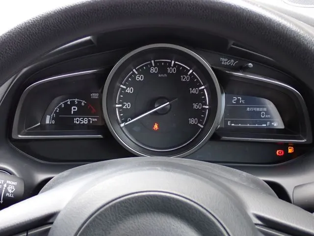 デミオ（マツダ）の車両写真