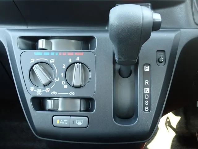 ミラ　イース（ダイハツ）の車両写真