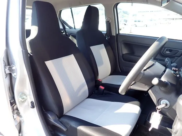 ミラ　イース（ダイハツ）の車両写真
