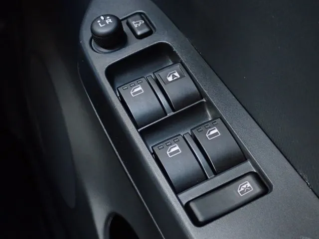 ミラ　イース　４ＷＤ（ダイハツ）の車両写真