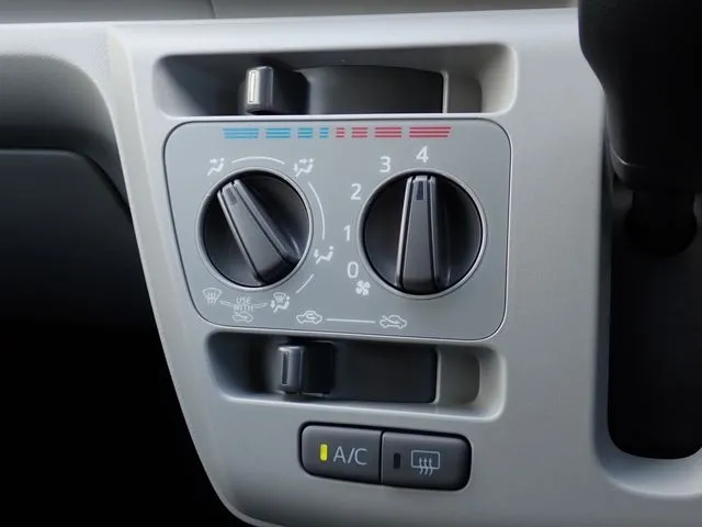 ミラ　イース　４ＷＤ（ダイハツ）の車両写真