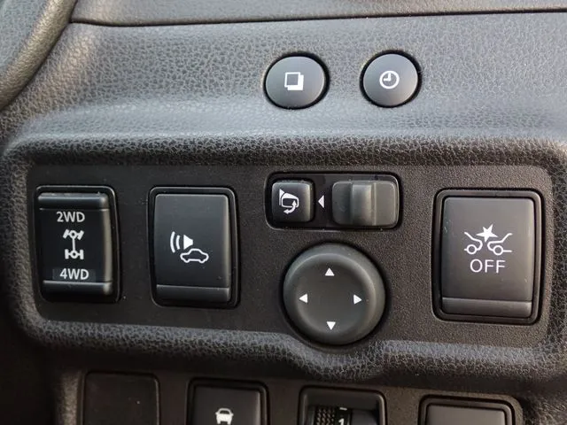 ノート 4WD(ニッサン)の車両写真
