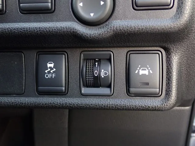 ノート 4WD(ニッサン)の車両写真