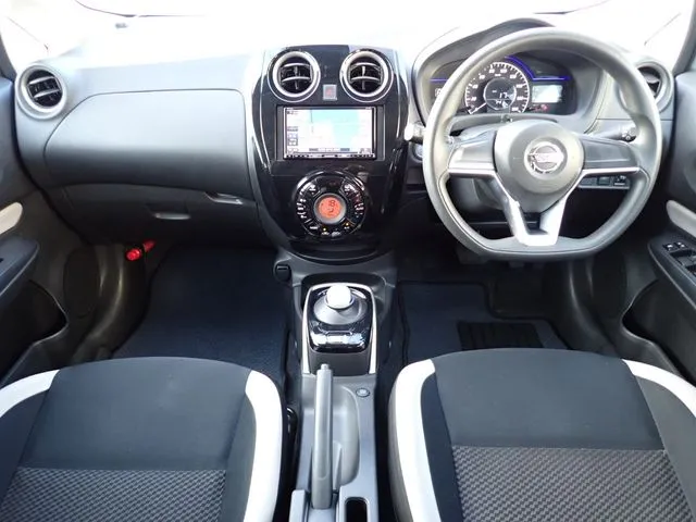ノート 4WD(ニッサン)の車両写真