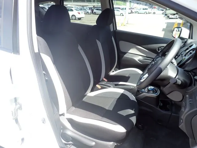 ノート(ニッサン)の車両写真