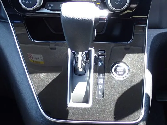 セレナ　Ｓハイブリッド（ニッサン）の車両写真