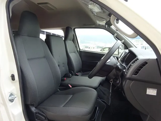 ハイエースバン　１．２５ｔ　２ＷＤ（トヨタ）の車両写真