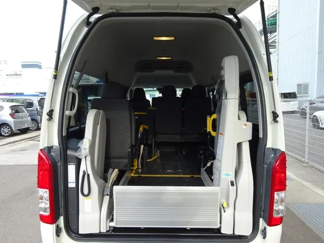 ハイエースバン　１．２５ｔ　２ＷＤ（トヨタ）の車両写真
